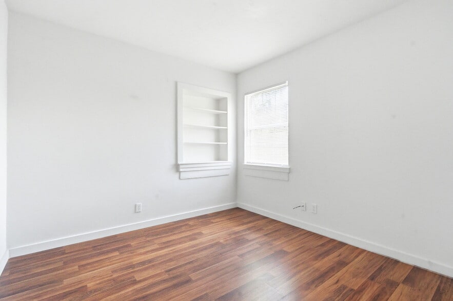 More Photos Of 1036 Camphor Ln, Deland General Retail For Sale