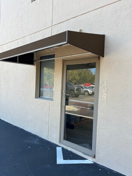 More Photos Of 1469 Colonial Blvd, Fort Myers Storefront Retail Office For Lease