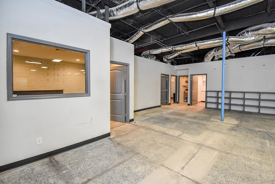 More Photos Of 19419 N Freeway, Spring General Retail For Sale