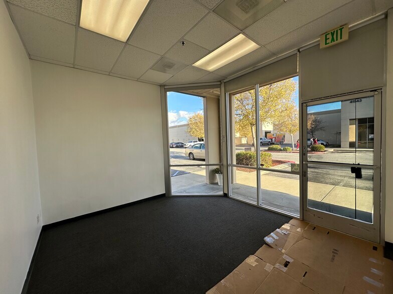 More Photos Of 41519 Cherry St, Murrieta Warehouse For Lease