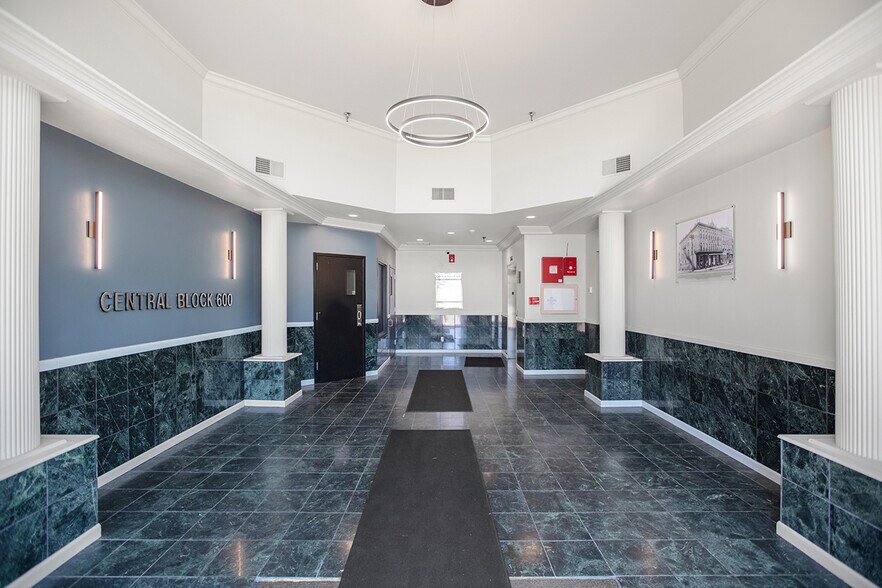 More Photos Of 600 S Main St, Elkhart Office For Lease