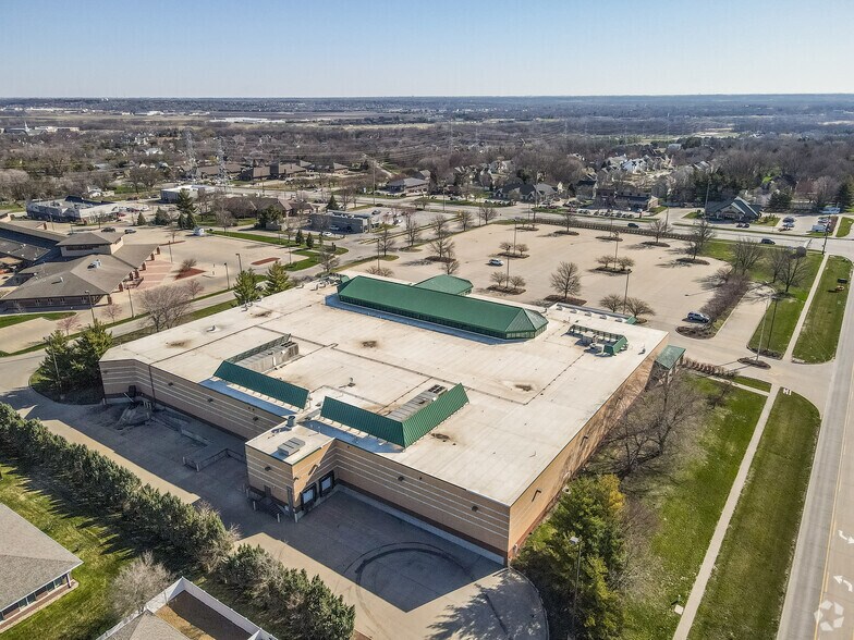 More Photos Of 5440 NW 86th St, Johnston Supermarket For Lease