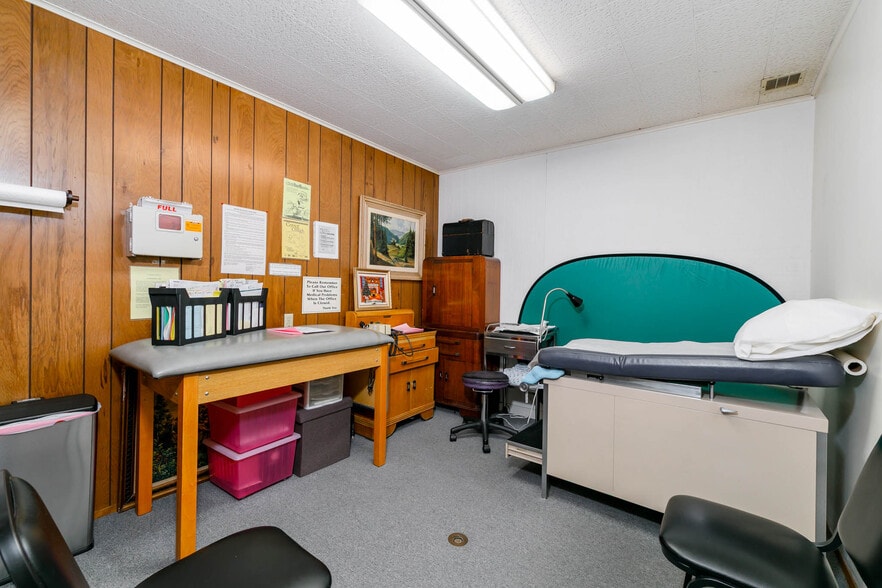More Photos Of 95 W Sierra Madre Blvd, Sierra Madre Medical For Sale