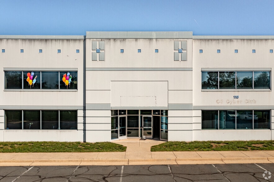 More Photos Of 44710 Cape Ct, Ashburn Light Distribution For Lease