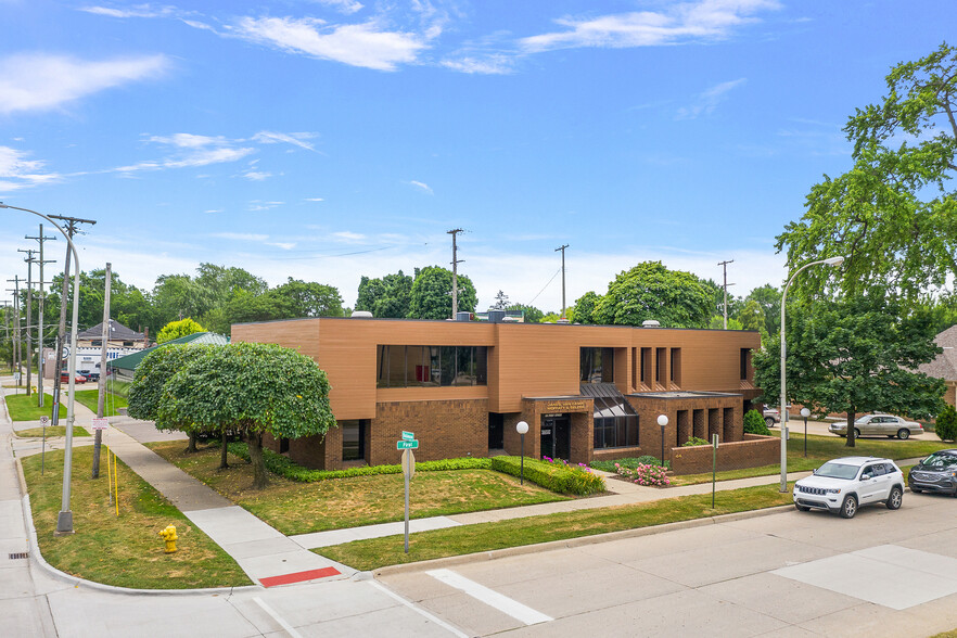 Primary Photo Of 44 First St, Mount Clemens Office For Lease