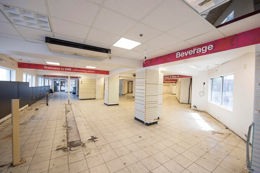 More Photos Of 12 Duval St, Key West Restaurant For Lease