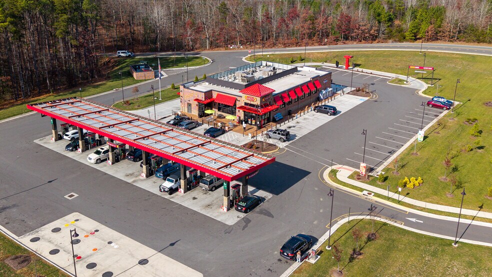Primary Photo Of 6101 Smith Station Rd, Fredericksburg Service Station For Sale
