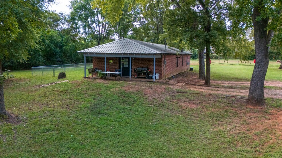 More Photos Of 1507 S Bolton St, Jacksonville Self Storage For Sale