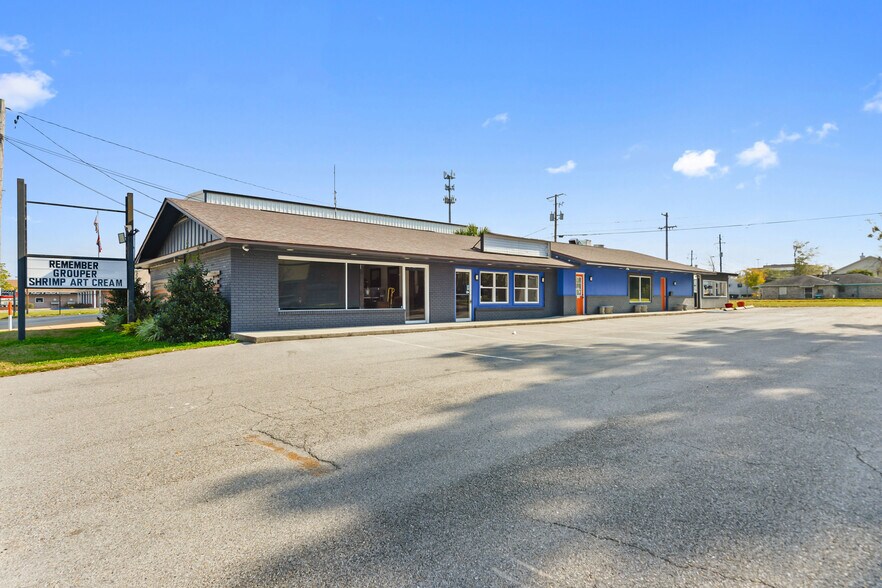 More Photos Of 1220 Bienville Blvd, Ocean Springs General Retail For Lease