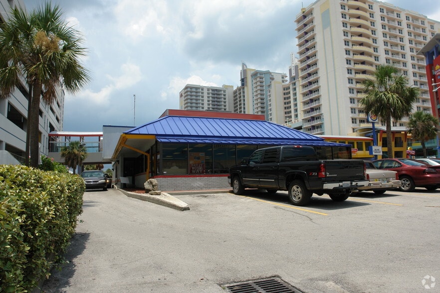 More Photos Of 225 N Atlantic Ave, Daytona Beach Restaurant For Lease