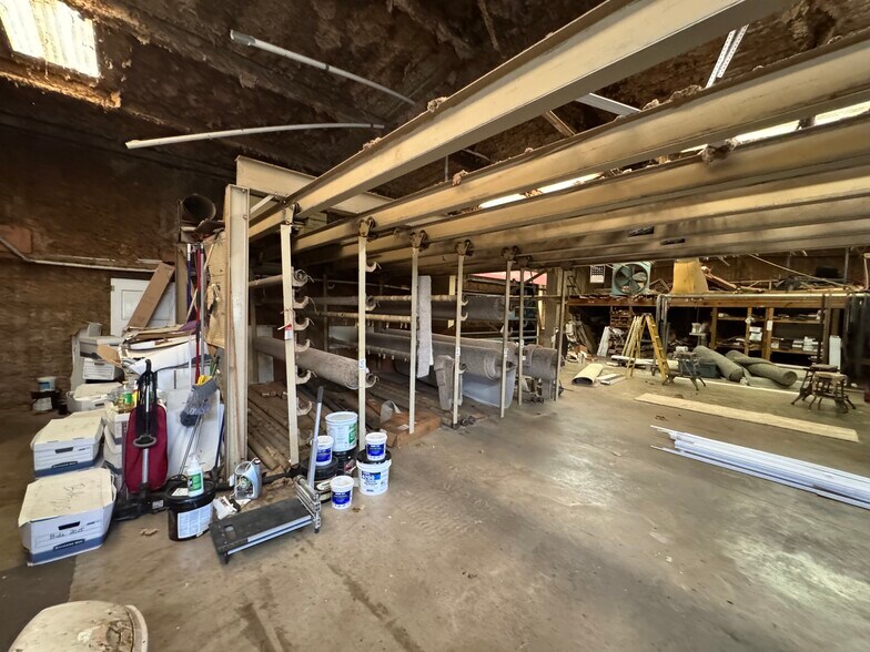 More Photos Of 1900 Crockett Rd, Palestine Storefront For Sale