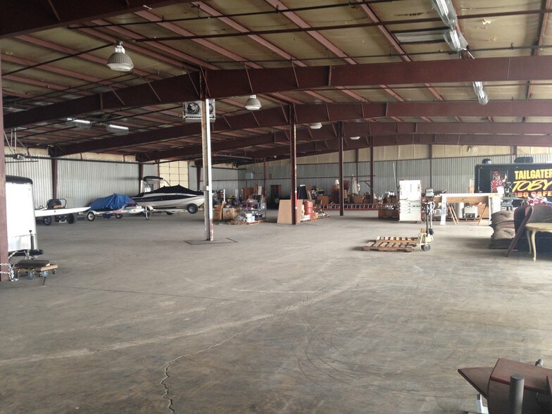 More Photos Of 901 N Batavia Ave, Batavia Showroom For Sale