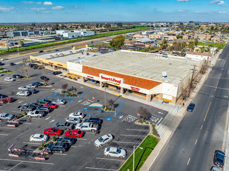 More Photos Of 1700 High St, Delano Supermarket For Sale