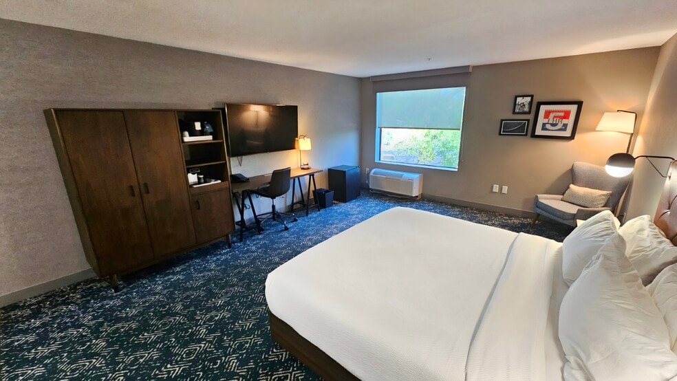 More Photos Of 8520 Baymeadows Rd, Jacksonville Hotel For Sale