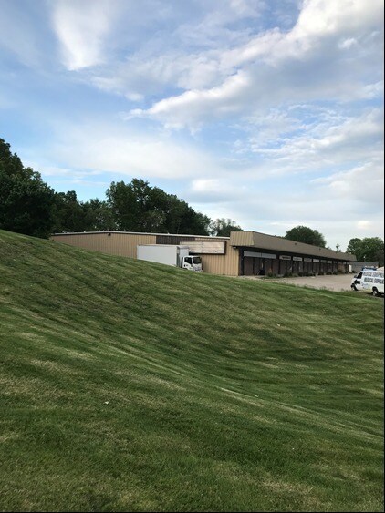 More Photos Of 9620 E State Route 350, Raytown Light Distribution For Sale