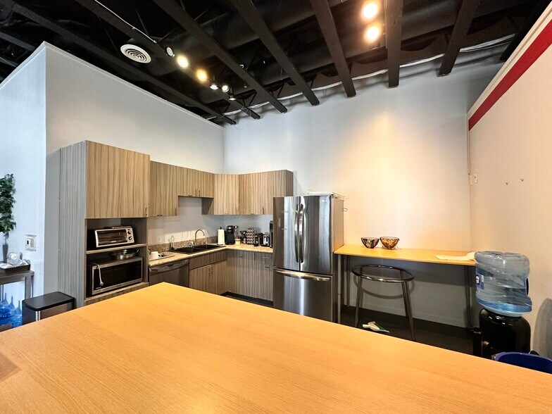 More Photos Of 810-816 Hamilton St, Redwood City General Retail For Sale