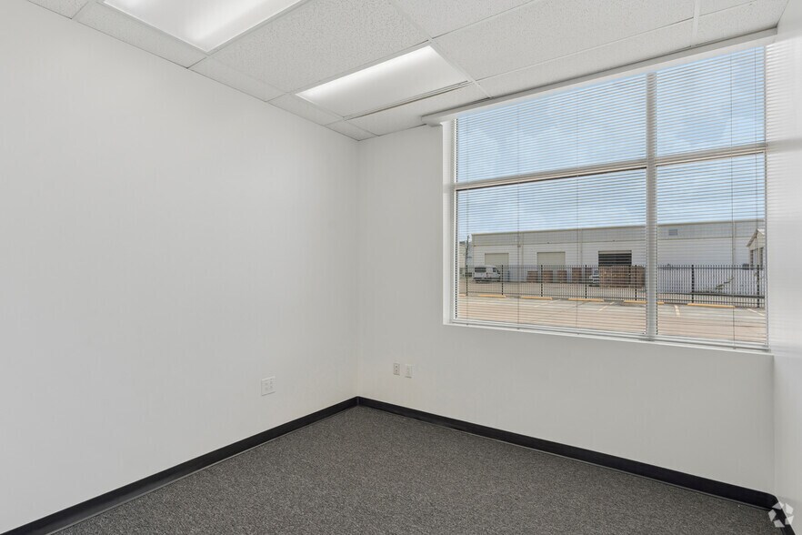 More Photos Of 7425 Major St, Houston Warehouse For Lease