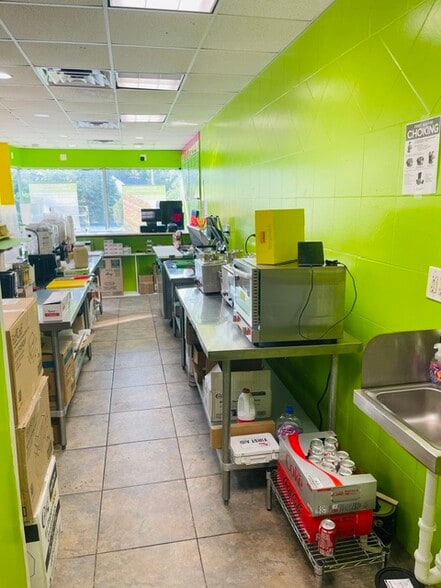 More Photos Of 78-88 Bayville Ave, Bayville Storefront Retail Residential For Lease
