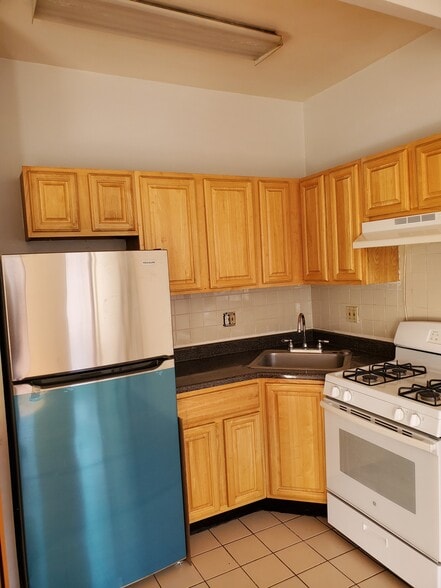 More Photos Of 358 Grove St, Jersey City Storefront Retail Residential For Lease