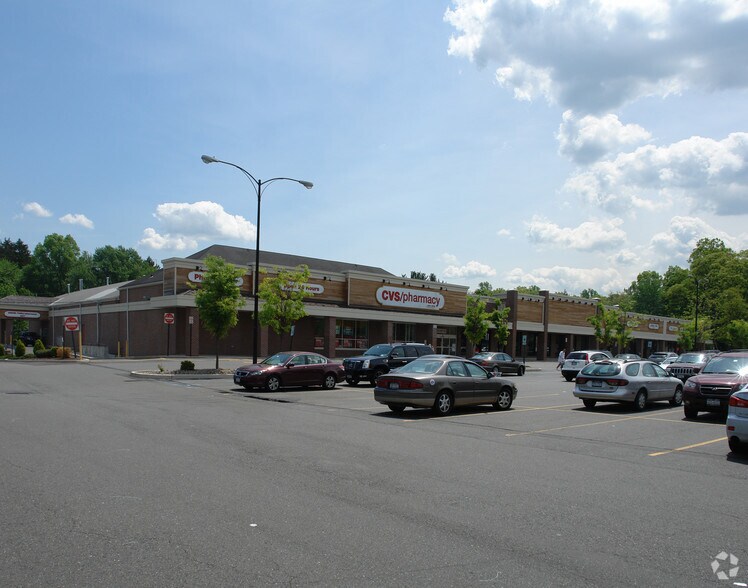 Primary Photo Of 272-300 S Main St, New City Storefront For Lease
