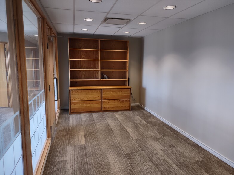 More Photos Of 450144 82nd St E, Aldersyde Manufacturing For Sale