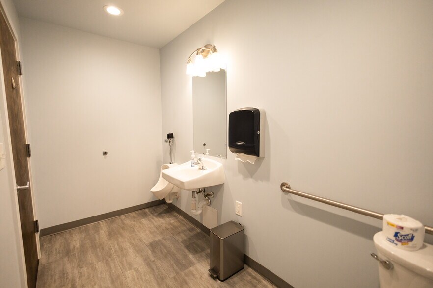 More Photos Of 190 Tenby Chase Dr, Delran Office For Lease