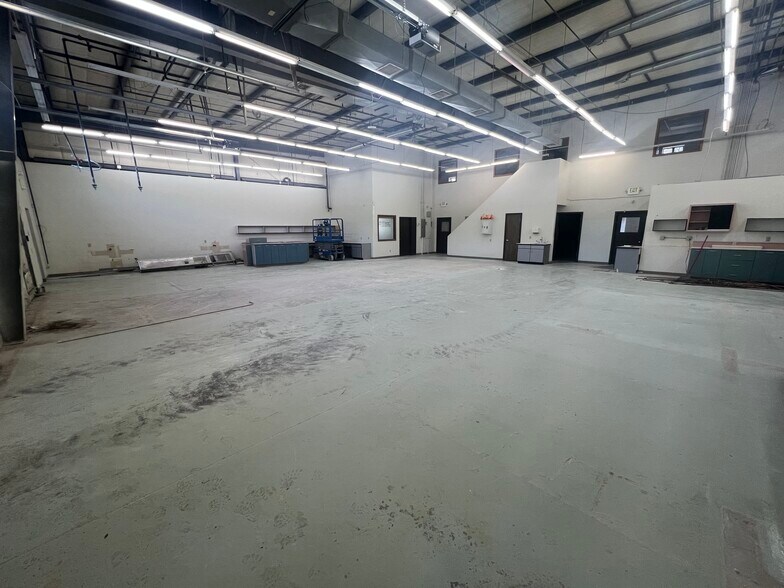 More Photos Of 418 8th St SE, Loveland Warehouse For Sale