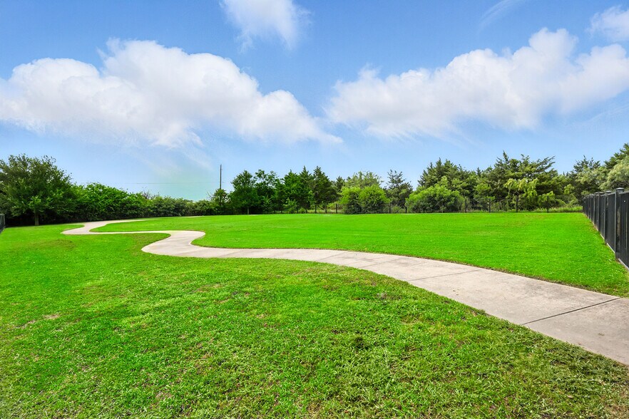 More Photos Of 1700 Cedar Run, Ennis Daycare Center For Sale