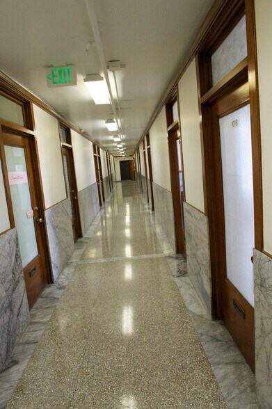 More Photos Of 101-117 W 9th St, Los Angeles Office For Lease