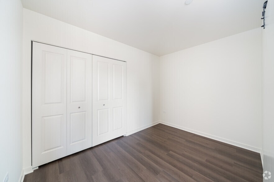 More Photos Of 122 E Northwest Hwy, Mount Prospect Apartments For Lease