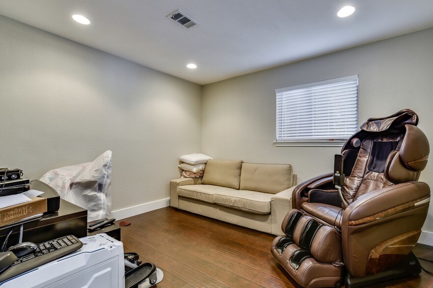 More Photos Of 2111-2113 W Slaughter Ln, Austin Office For Lease