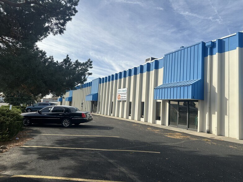 More Photos Of 2075 S Valentia St, Denver Warehouse For Lease