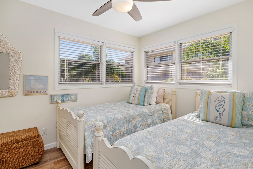 More Photos Of 9022 Midnight Pass Rd, Sarasota Apartments For Sale