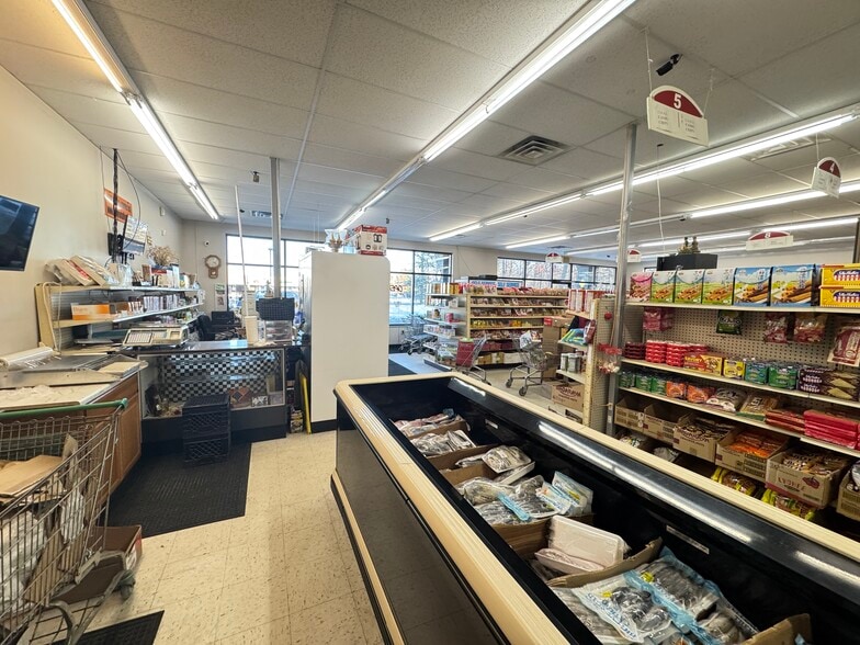 More Photos Of 1101 N McCord Rd, Toledo Storefront For Lease