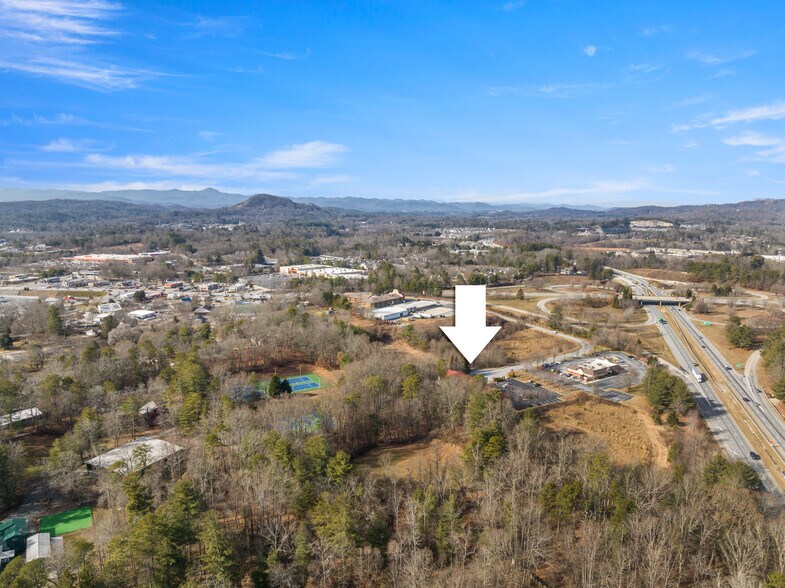 More Photos Of 240 Mitchelle Dr, Hendersonville Hotel For Sale