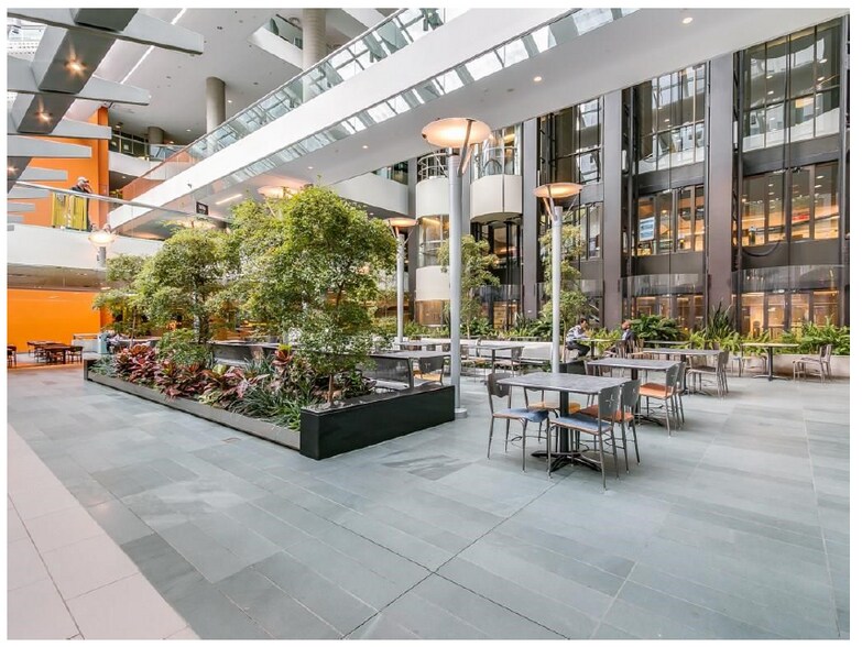 More Photos Of 240 Sparks St, Ottawa Office For Lease