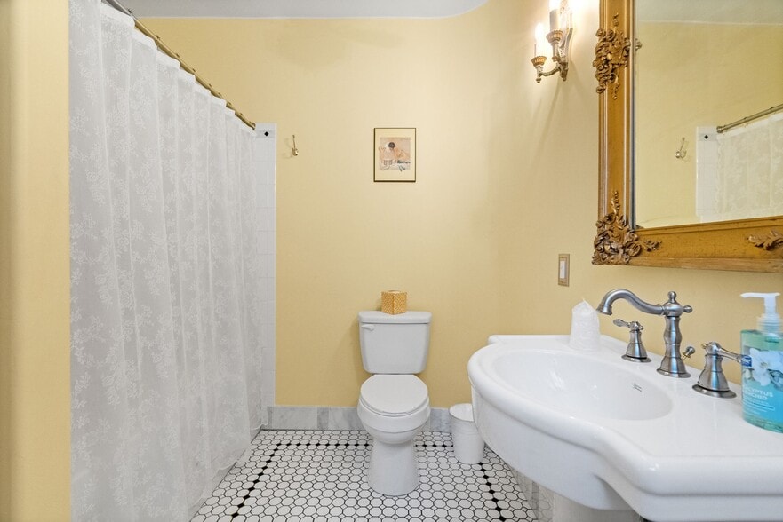 More Photos Of 23-25 Race St, Jim Thorpe Hospitality For Sale