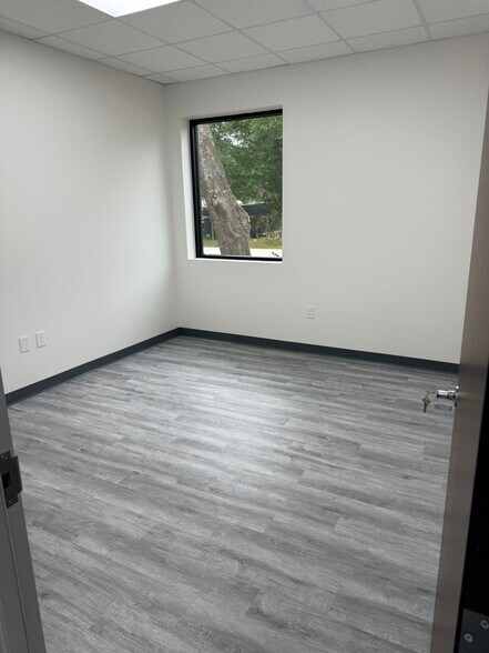 More Photos Of 12818 Cypress Valley Rd, Cypress Industrial For Lease