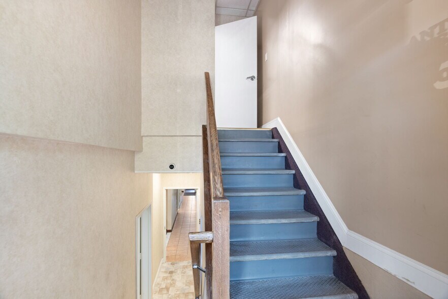More Photos Of 1190 Hylan Blvd, Staten Island Office For Sale