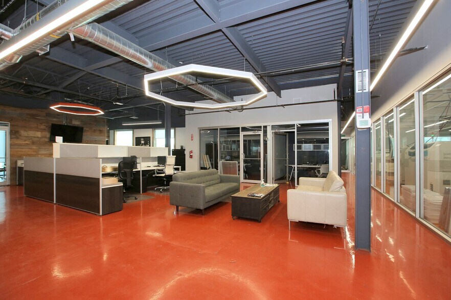 More Photos Of 94 Brockport Dr, Toronto Service For Lease