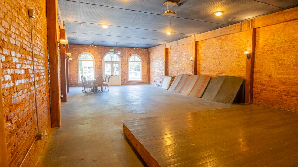 More Photos Of 20 Spring Rd, Molena Storefront For Sale