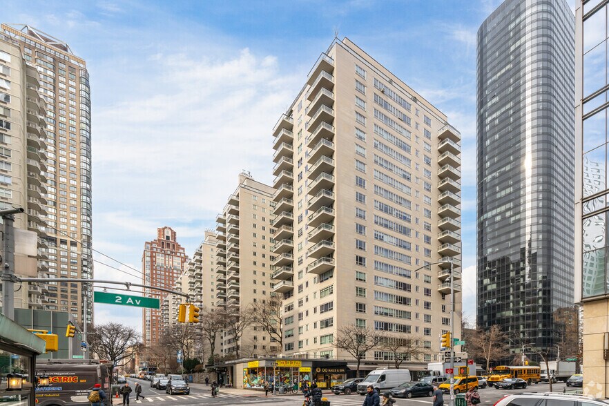 More Photos Of 200 E 66th St, New York Apartments For Lease