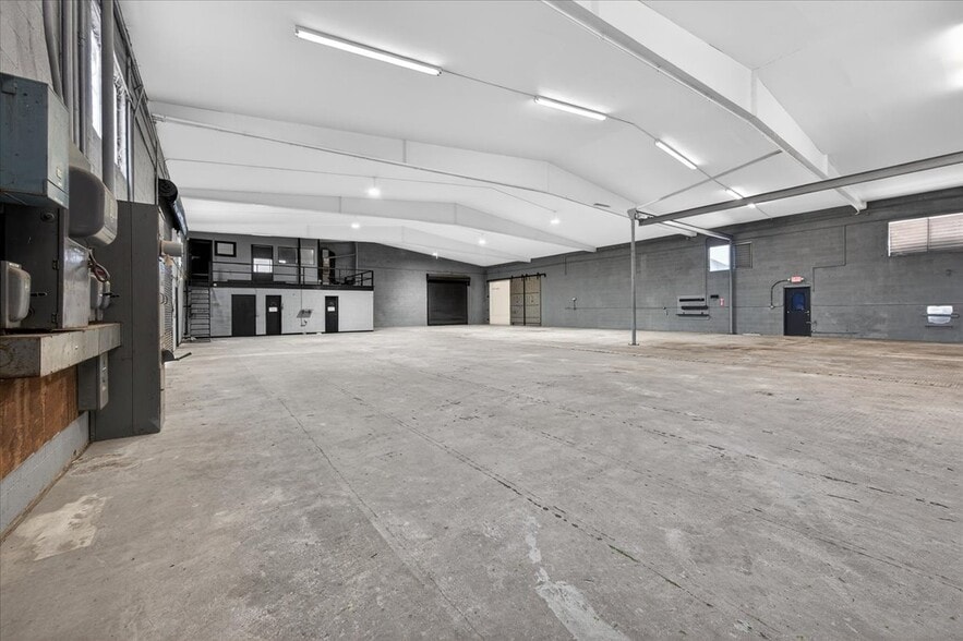 More Photos Of 749 N Plano St, Porterville Warehouse For Sale