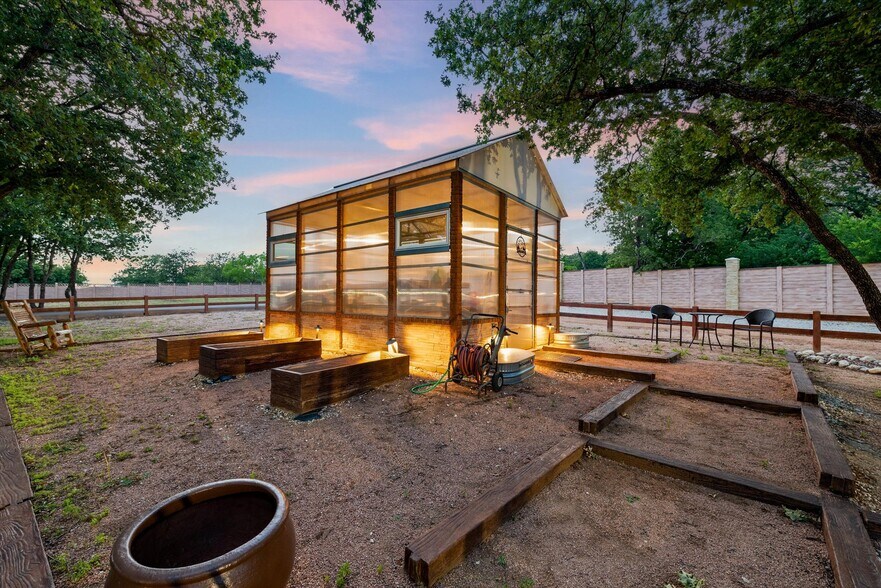 More Photos Of 1000 County Road 904, Joshua Golf Course Driving Range For Sale