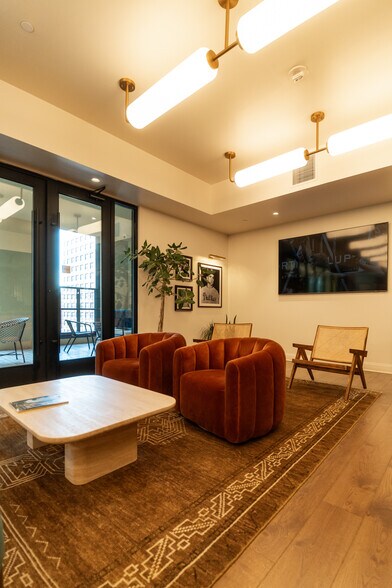 More Photos Of 200 S Broad St, Philadelphia Hotel For Lease