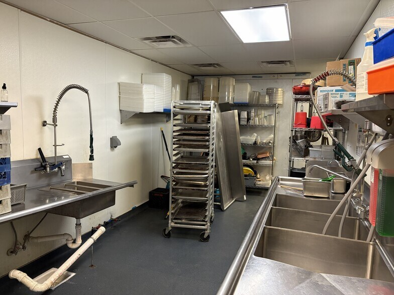 More Photos Of 968 Elm St, Manchester Storefront For Lease