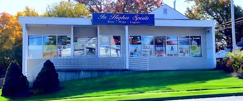 Primary Photo Of 525 Tunxis Hill Rd, Fairfield Freestanding For Sale