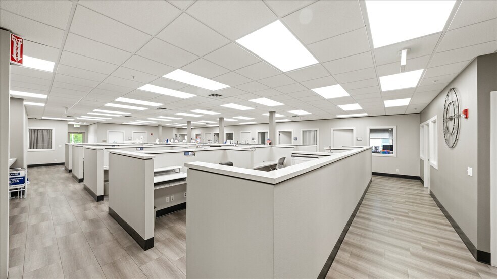 More Photos Of 8836 W Gage Blvd, Kennewick Office For Sale