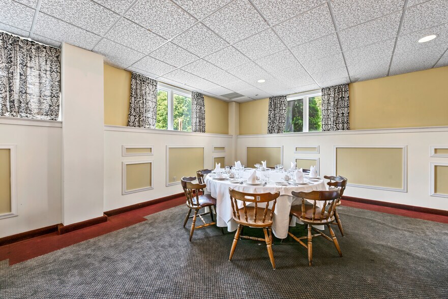 More Photos Of 9494 Riverton Rd, Bangor Restaurant For Sale