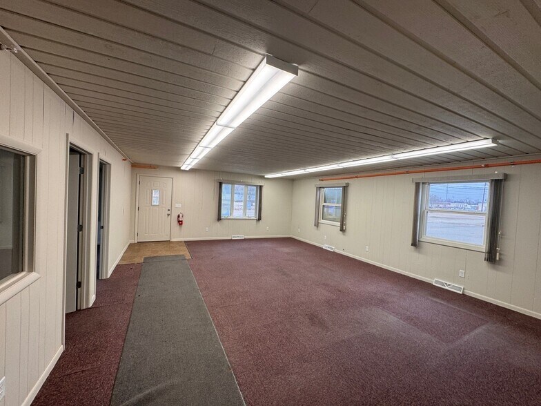 More Photos Of 147 Second Ave, Rochelle Warehouse For Lease